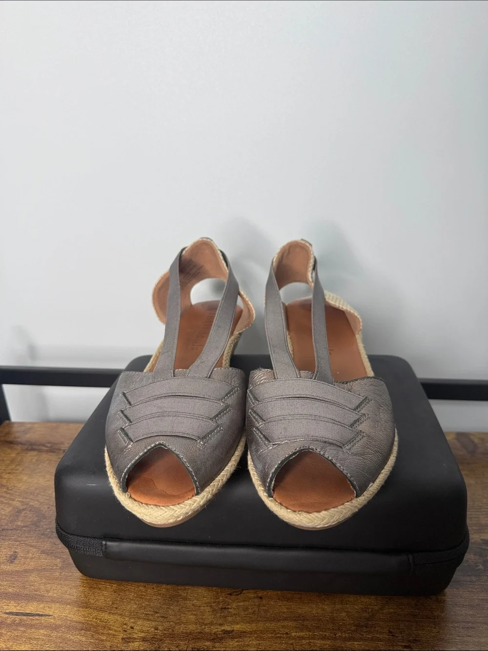 Gentle Souls Lena Metallic Leather Peep-Toe Espadrille Sandals Women's Size 9
